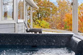 Exclusive Attraction Ticket Prices! Beautiful Views, Hot Tub & Resort Perks! - 2