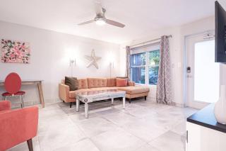 Wilton Manors Twin Oasis | 2 Heated Pools, For 12 - 4