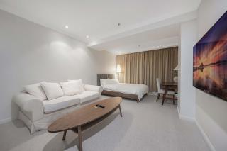 Modern Studio CBD Prime Location - 8