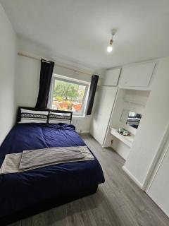 204 Porters Avenue, Dagenham - 0