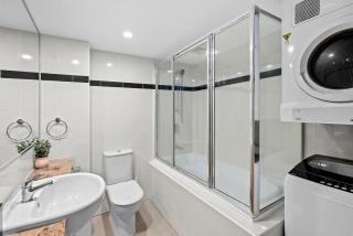 Central City 2BR Apt with Balcony, Pool, Gym and WiFi - 3