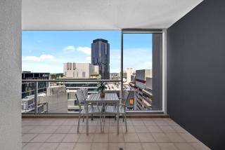 Central City 2BR Apt with Balcony, Pool, Gym and WiFi - 8