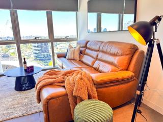 Sky-High Luxury Over The Gabba City Views Pool - 4