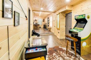 Hot Tub and Creek View Cabin about 6 Mi to Ellijay! - 2