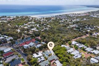 Seastream Haven - Stylish Coastal Escape with Garden - 6