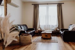 Cottage on Groom - St Marys Charm and Convenience! - 5