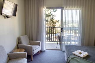 BATHURST GOLDFIELDS MOTEL at 428 CONROD STRAIGHT MOUNT PANORAMA - 5