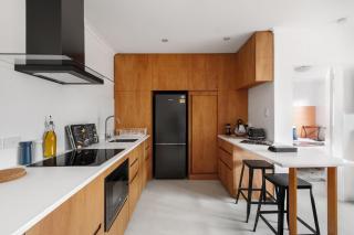 Stylish 1-Bed Apt with Parking in Heart of Fitzroy - 9