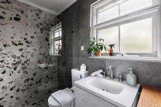 Stylish 1-Bed Apt with Parking in Heart of Fitzroy - 3