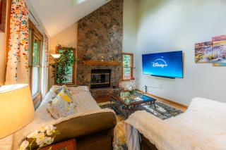 Leaf Peeper's - HUGE deck, pizza oven, Pac-man! - 2