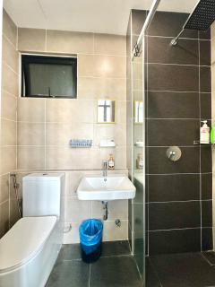 D Pristine 4 bedroom apartment 2025 opposite legoland and medini - 1