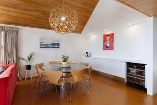 Beachfront Oakura - steps from stunning beach - 8