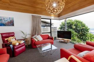 Beachfront Oakura - steps from stunning beach - 5