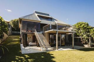 Beachfront Oakura - steps from stunning beach - 2