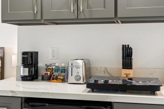 King Studio with Pool, Split AC, Across Kamaole II Beach Park - 4