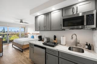 King Studio with Pool, Split AC, Across Kamaole II Beach Park - 9