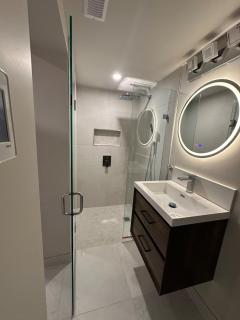 1-Bedroom 1Bathroom Entire Unit closer to Fairview Mall & Waterloo Airport - 1