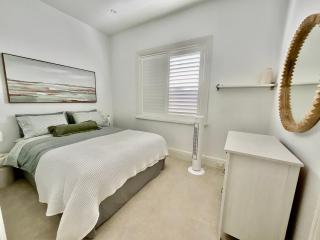 Dolphin Sands - flat barefoot walk to Coogee Beach - 7