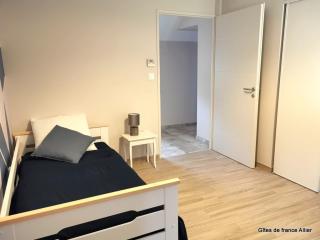 Gîte à la campagne avec terrasse et jardin à Thiel-sur-Acolin - FR-1-489-339 - 1