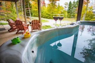 Leaf Peeper's - HUGE deck, pizza oven, Pac-man! - 1