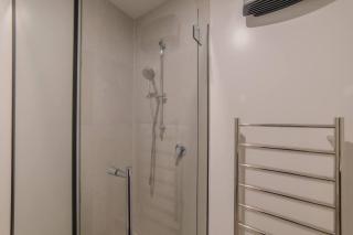 Modern Addington Escape Stylish 2br Townhouse - 5