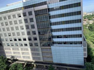 Modern 1BR Corner Unit, Pool & Gym Overlooking Cebu City Skyline - Cebu IT Park - 8