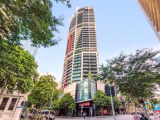 Oaks Brisbane on Felix - CBD Comfort - 8