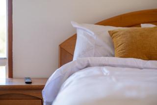 Large room Queen bed - 8