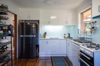 Large room Queen bed - 2