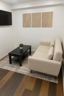 Bright & Stylish Guest Suite with Modern Comforts - 0