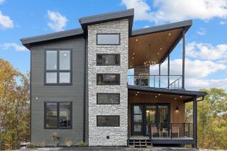 Sunshine Ridge Stays - Luxury cabin with Rooftop, Indoor Pool, Game Room & Hot Tub - 0