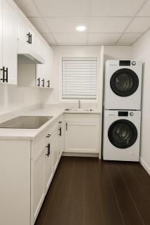 Bright & Stylish Guest Suite with Modern Comforts - 6