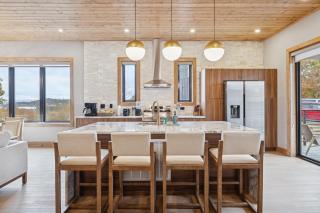 Sunshine Ridge Stays - Luxury cabin with Rooftop, Indoor Pool, Game Room & Hot Tub - 9