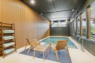 Sunshine Ridge Stays - Luxury cabin with Rooftop, Indoor Pool, Game Room & Hot Tub - 8