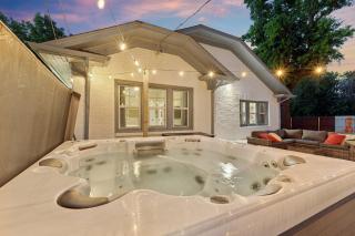 5 Beds Downtown OKC - Pickleball, Hot Tub, Firepit, GameRoom - 3