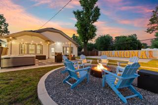 5 Beds Downtown OKC - Pickleball, Hot Tub, Firepit, GameRoom - 9