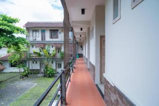 Urbanview Hotel Wayan Mansion - 8