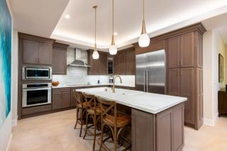 OCEAN WAVE Lovely 3BR KaMilo Home Walking Distance to Beach - 1