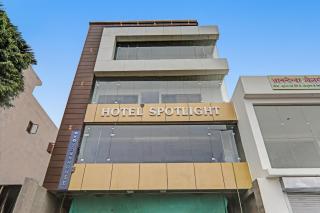 Townhouse Hotel Spotlight - 3