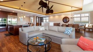 MAUNA KEA SUNRISE Distinguished 4BR KaMilo Home with Private Beach Pass - 1