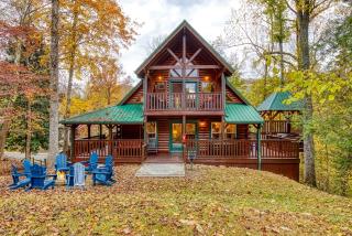 Gatlinburg Getaway - Private Theater & Hot Tub - 0