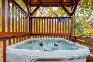 Gatlinburg Getaway - Private Theater & Hot Tub - 7