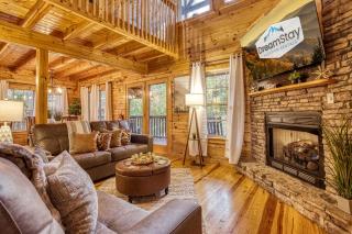 Gatlinburg Getaway - Private Theater & Hot Tub - 4