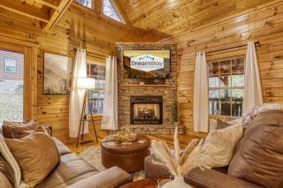 Gatlinburg Getaway - Private Theater & Hot Tub - 3