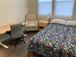 Modern first-floor bedroom and bath - 0