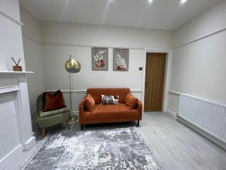Cosy 2 bedroom Home-Birkenhead-Sleeps 4 - 2