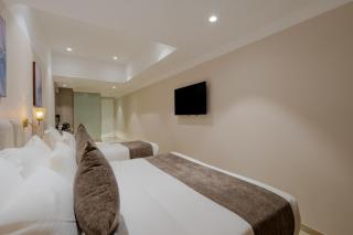 Hotel The Grand Suites - 9