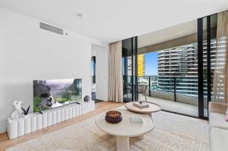 Luxurious 2-Bed Designer Retreat at Oracle Resort - 3