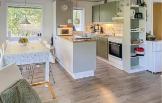 Amazing Home In Glesborg With Wifi - 5