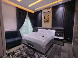 Porter Palace Apartments - 4